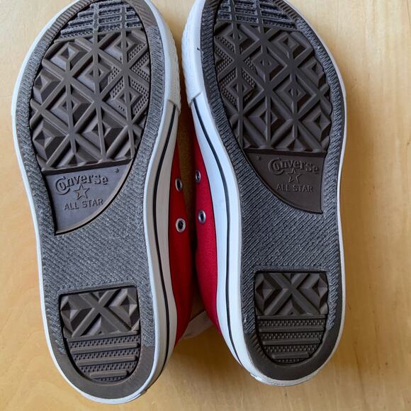 Converse Chuck Taylor All Star Classic Low Top Red Canvas Sneakers For Kids - Picture 2 of 5